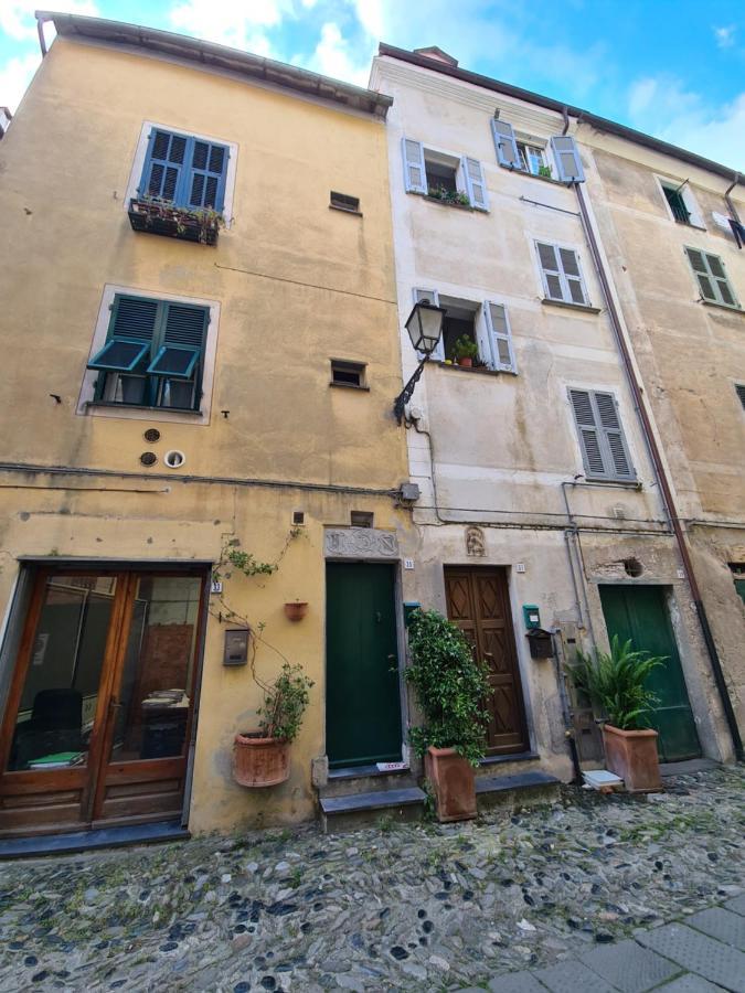 Mansarda A Finalborgo - Fascino E Tradizione Apartment Finale Ligure Exterior photo